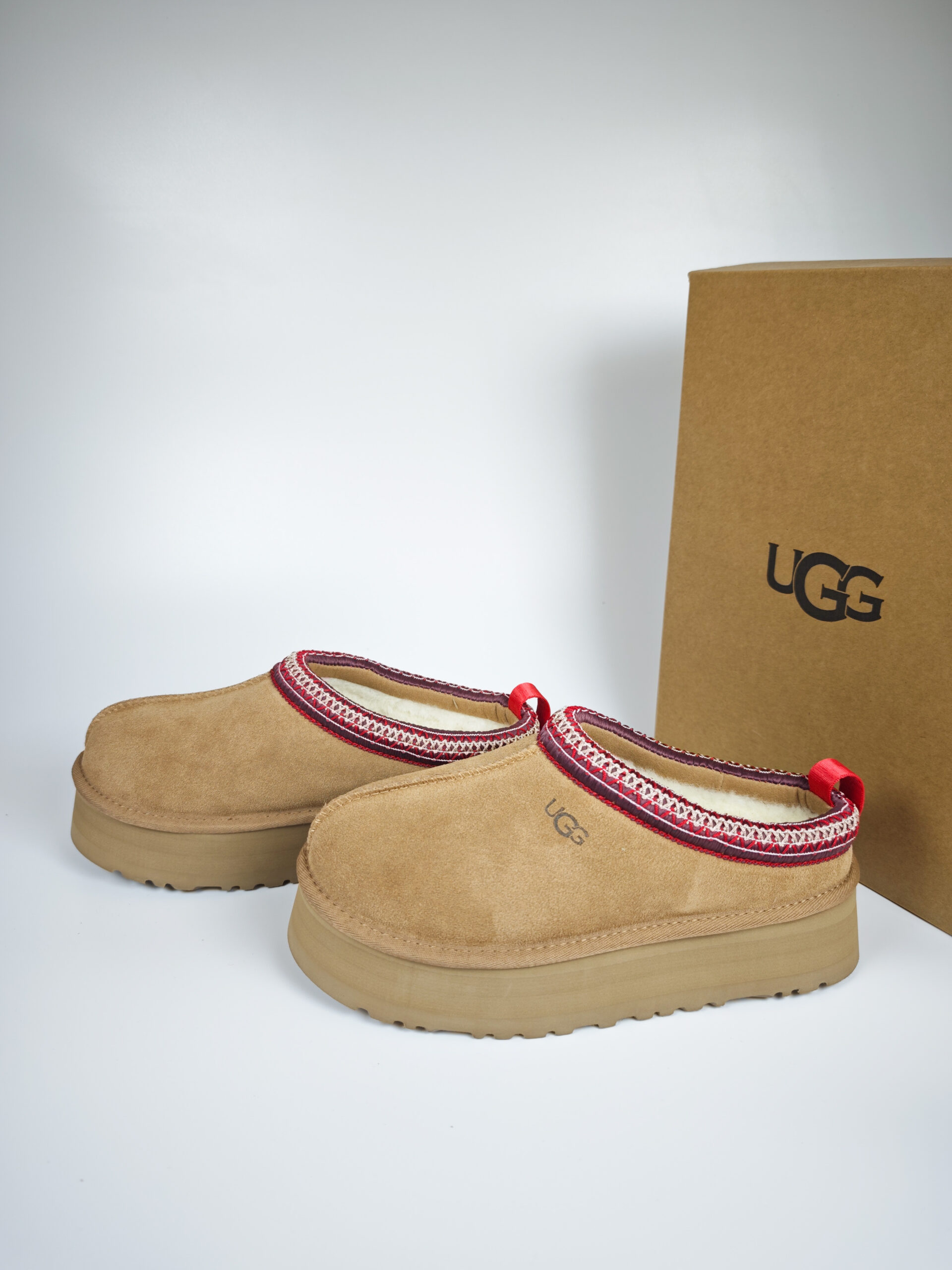 Giày sục UGG cổ thêu viền - Ảnh 3