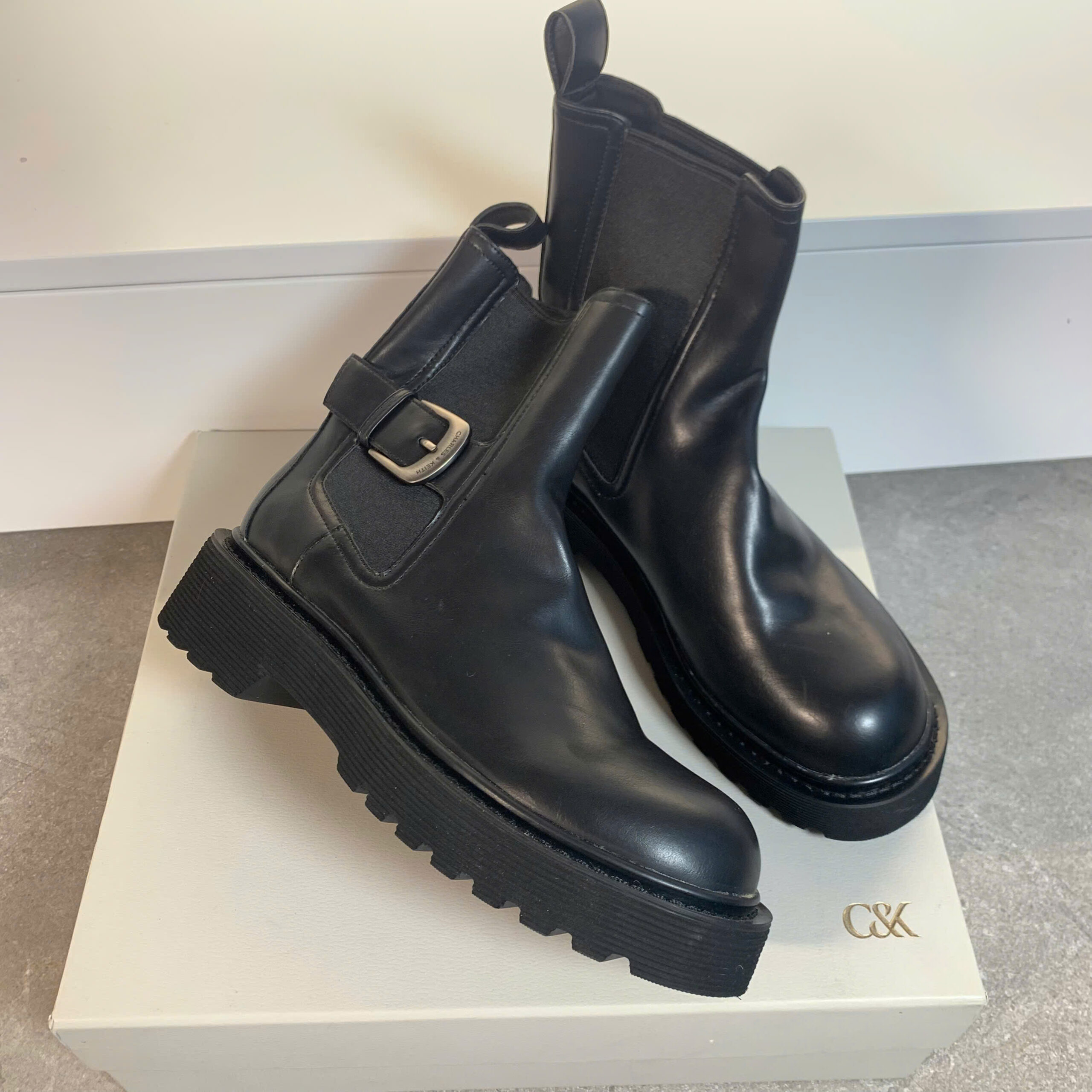 Giày boot CNK mũi tròn đai khoá đế răng cưa - Ảnh 6