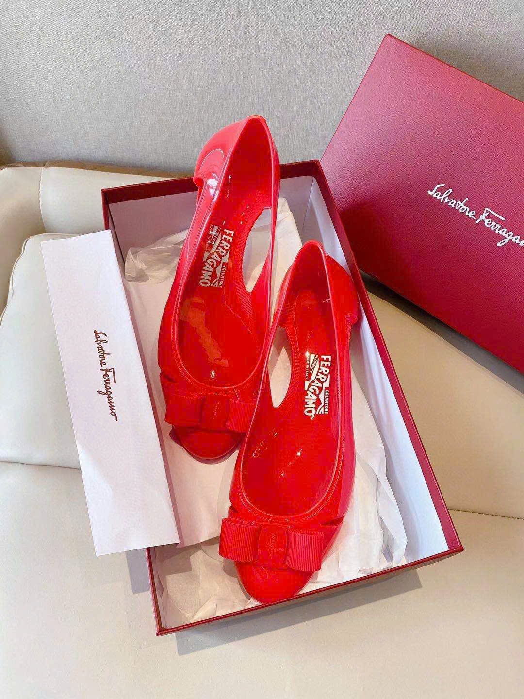 Giày búp bê Salvatore Ferragamo bệt phối nơ - Ảnh 2