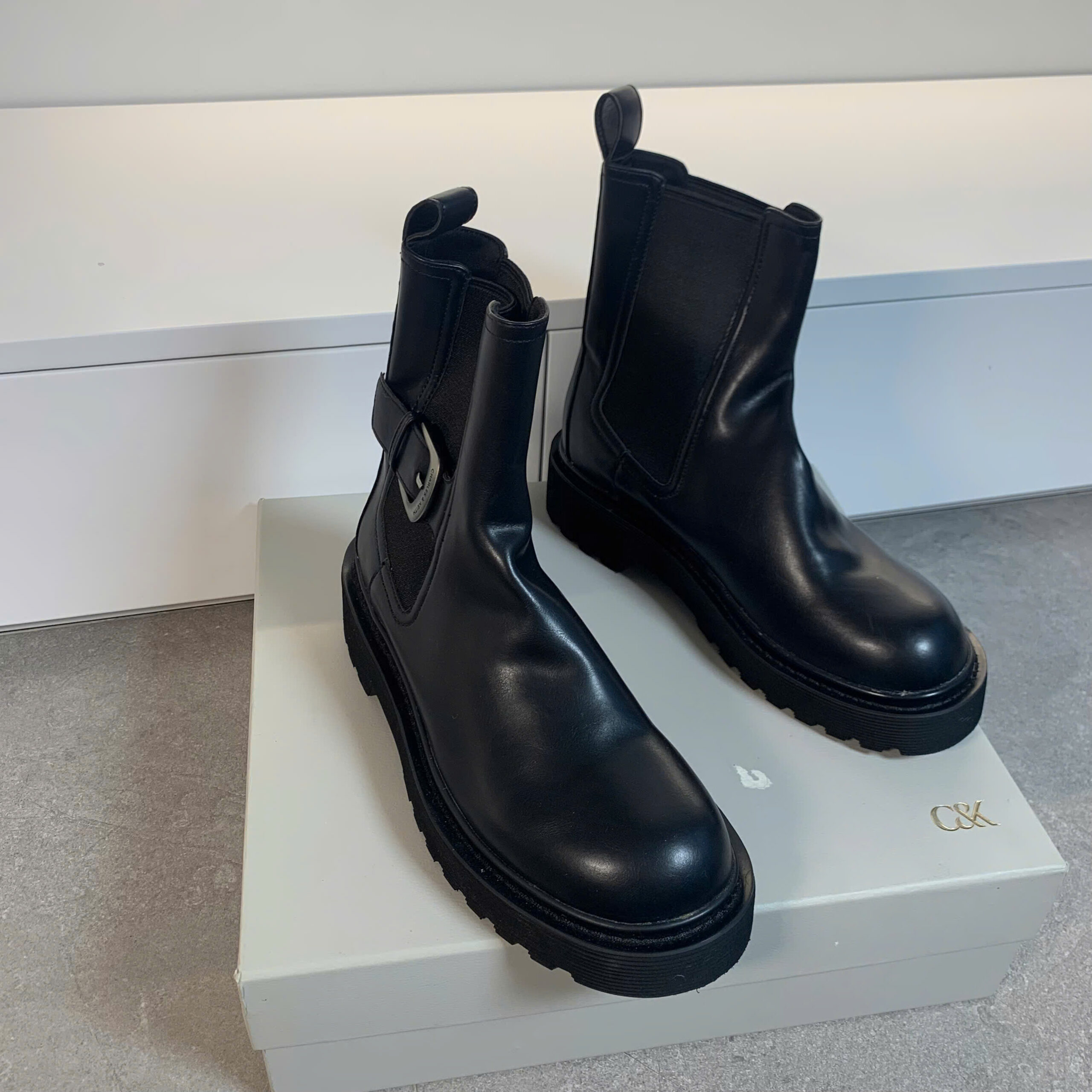 Giày boot CNK mũi tròn đai khoá đế răng cưa - Ảnh 5