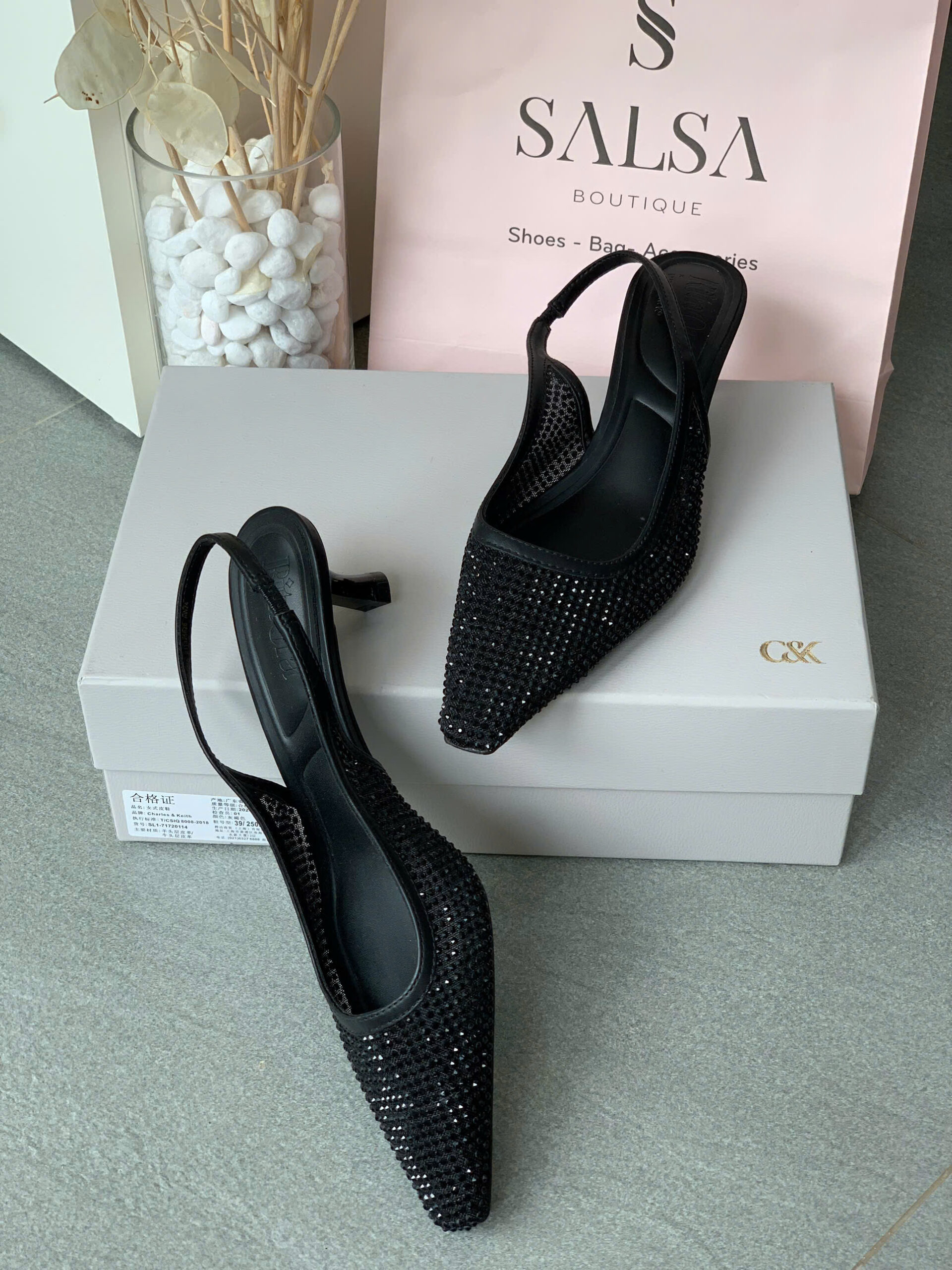 Giày slingback Rita Ora đính đá - Ảnh 2