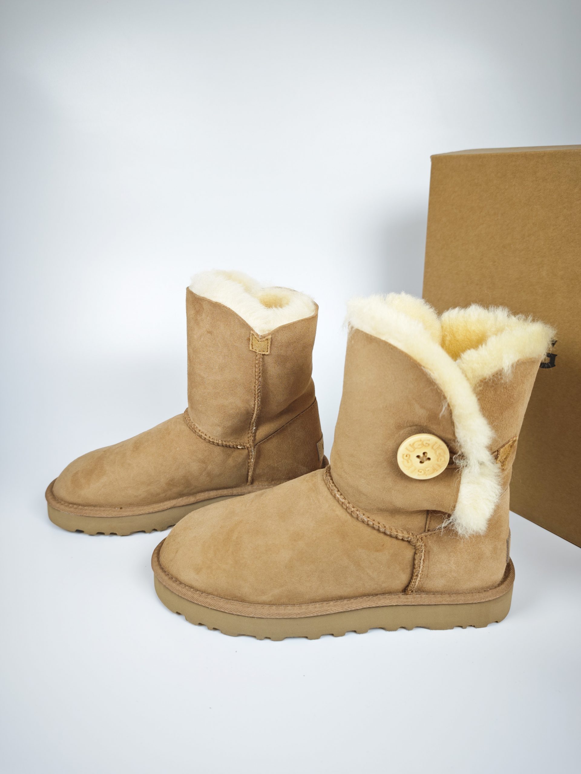 Giày boot UGG cổ cao cài khuy - Ảnh 2